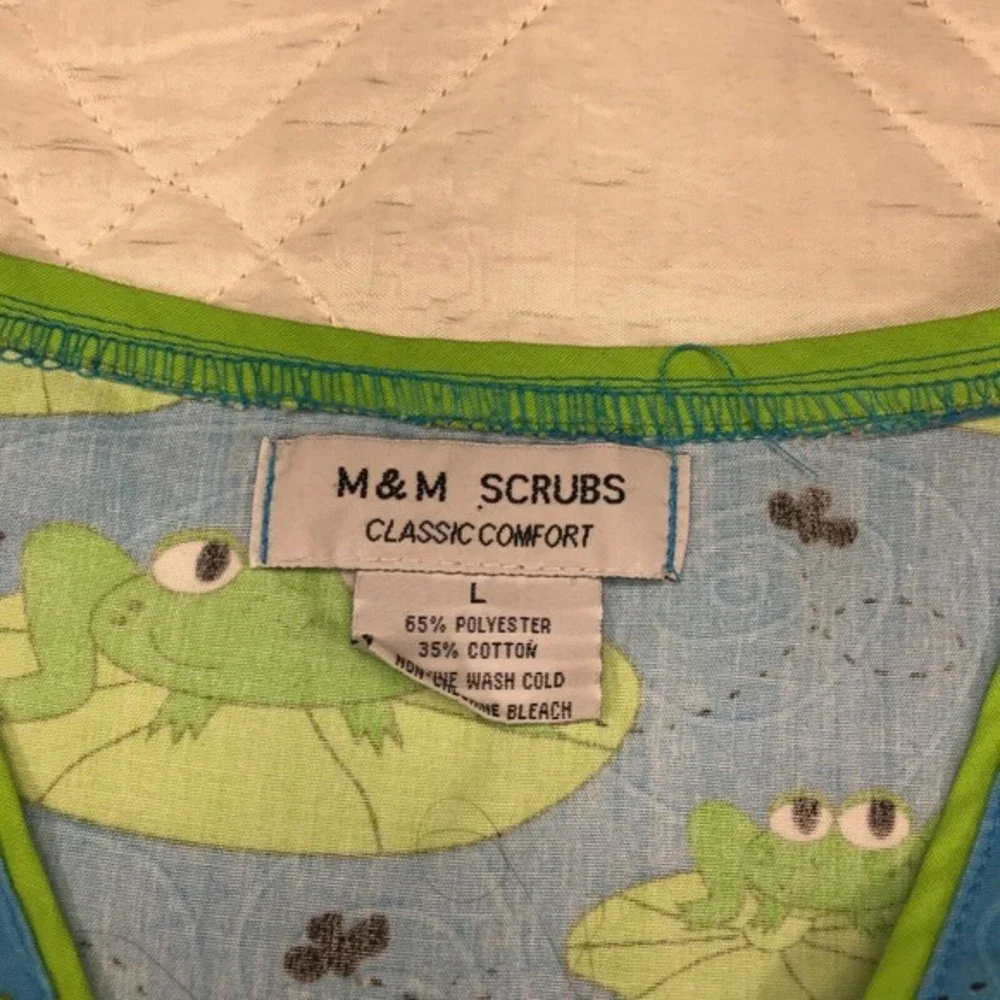 M&M frog on a‎ lilypad scrub top size L